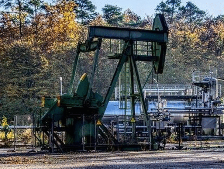 WTI Slides Below $61.00 Amid Ongoing Trade Tensions