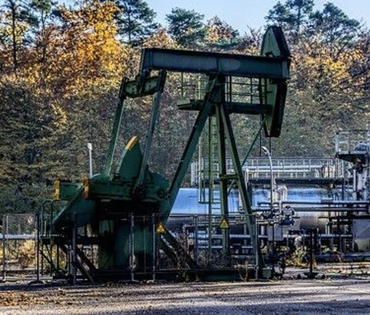 WTI Slides Below $61.00 Amid Ongoing Trade Tensions