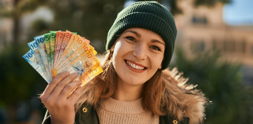 Canadian Dollar Edges Higher Ahead of Retail Sales Data